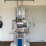 Lepící stroj s kontrolou